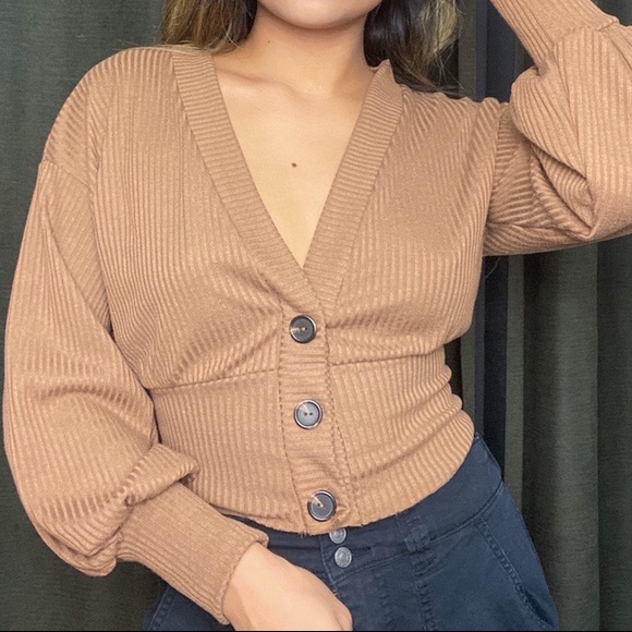 Brown button up sweater with puffy sleeves - Picture 4 of 4